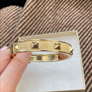 GAP Enamel Hinged Studded Bangel